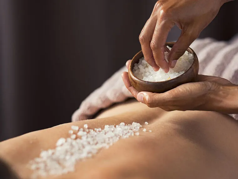 Sea salt body peeling